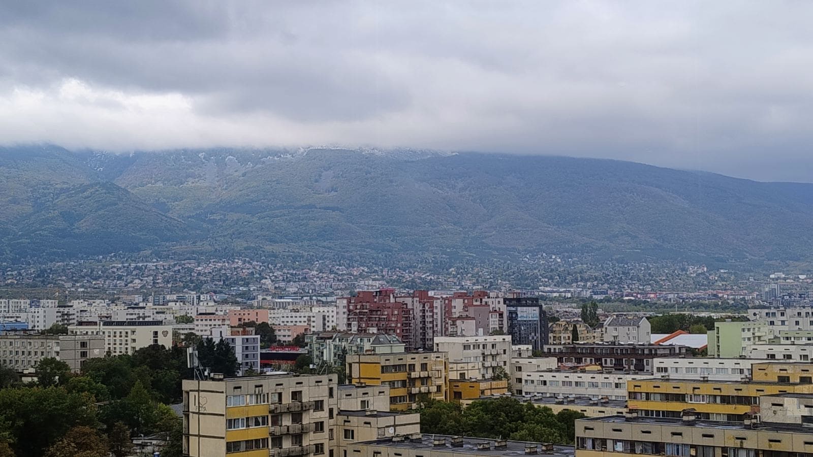 Vitosha from the University neighbourhood in the morning